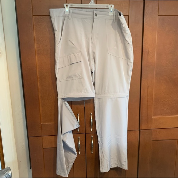 SALE!! Convertible pant with lots of pockets - Picture 1 of 11